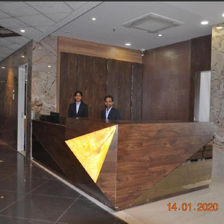 Meridian Hotel&Banquet Surat Luaran gambar